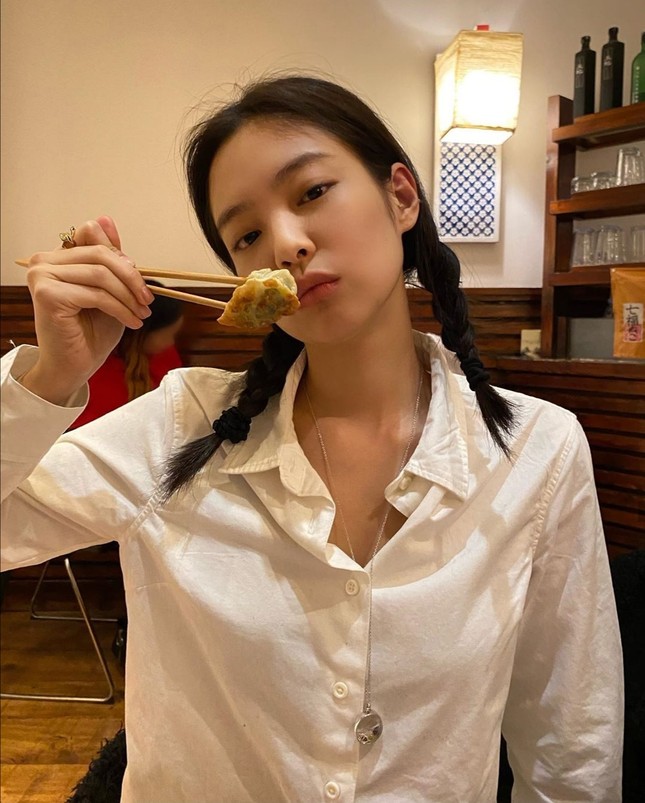 Xinh xắn, trẻ trung lại “bao” mát, bảo sao các nữ idol thích buộc tóc kiểu “bé gái“ ảnh 4