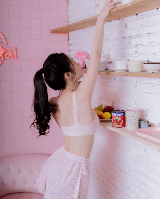 Thời trang sao Việt tuần qua: Mỹ nhân showbiz Việt đồng loạt khoe eo thon ảnh 5