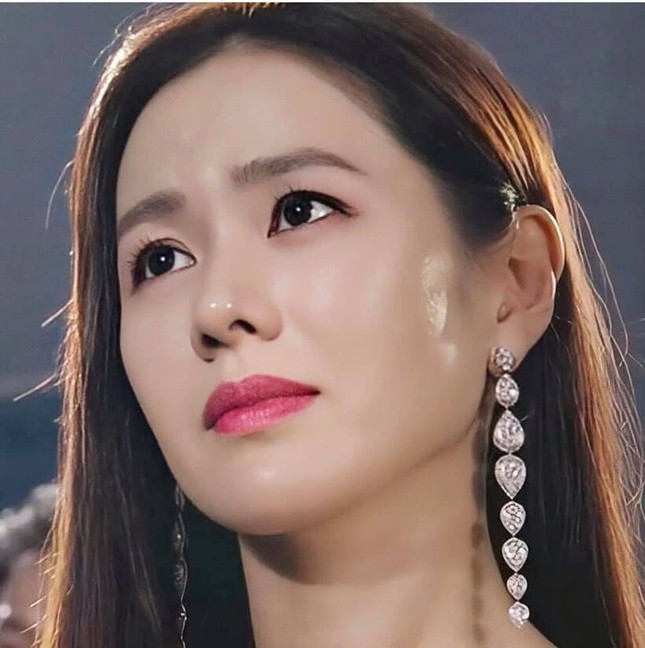 Choáng với đôi bông tai Son Ye Jin đeo tại lễ trao giải Baeksang, giá trị bằng cả gia tài ảnh 1