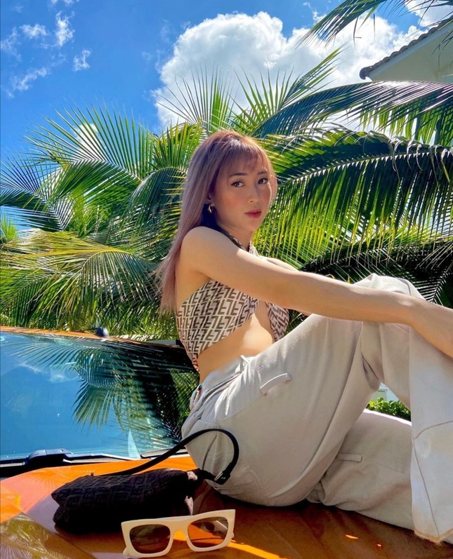 Thời trang sao Việt tuần qua: Mỹ nhân showbiz Việt đồng loạt khoe eo thon ảnh 7