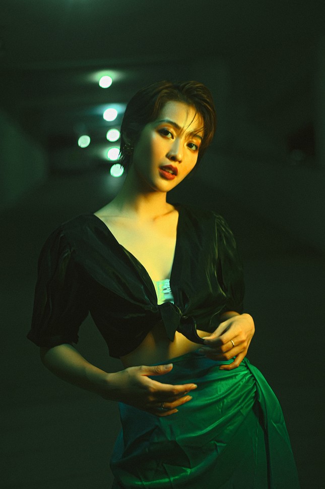Khả Ngân gây sốc khi cắt phăng mái tóc dài, bất ngờ chuyển sang hình tượng tomboy ảnh 4
