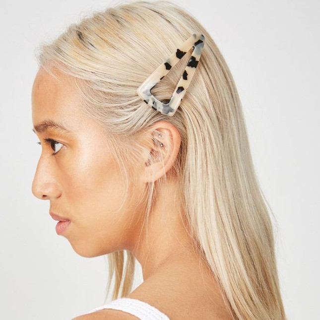 Phụ kiện cho tóc cực lạ, "con cưng" của các stylist trong những shoot hình thời trang ảnh 2