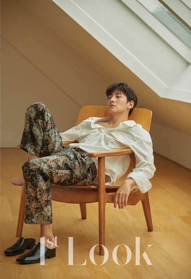 Ji Chang Wook khoe visual đỉnh cao trên 1st Look, góc hình nào cũng “vạn tiễn xuyên tim“ ảnh 1