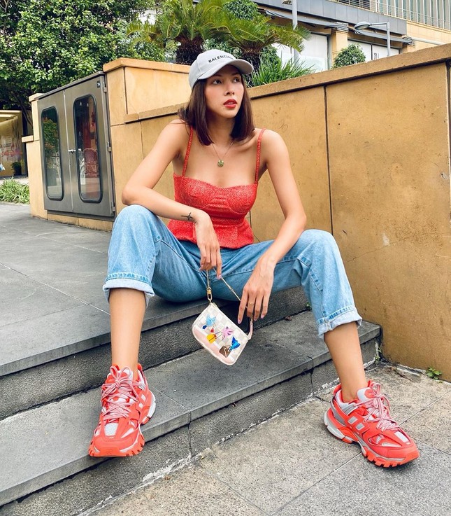 Từ Tóc Tiên đến Khánh Linh - đã mắt với cách mix đồ “chất như nước cất” của sao Việt ảnh 6