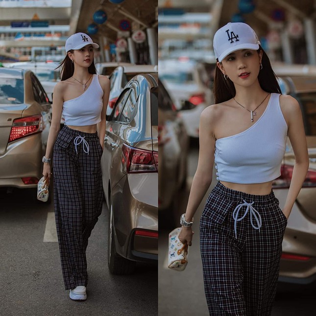 Từ Tóc Tiên đến Khánh Linh - đã mắt với cách mix đồ “chất như nước cất” của sao Việt ảnh 2