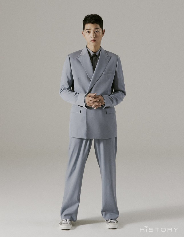 Song Joong Ki xuất hiện với khí chất lạnh lùng, trả lời phỏng vấn sau tin đồn hẹn hò ảnh 3