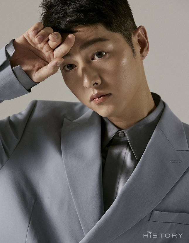 Song Joong Ki xuất hiện với khí chất lạnh lùng, trả lời phỏng vấn sau tin đồn hẹn hò ảnh 4