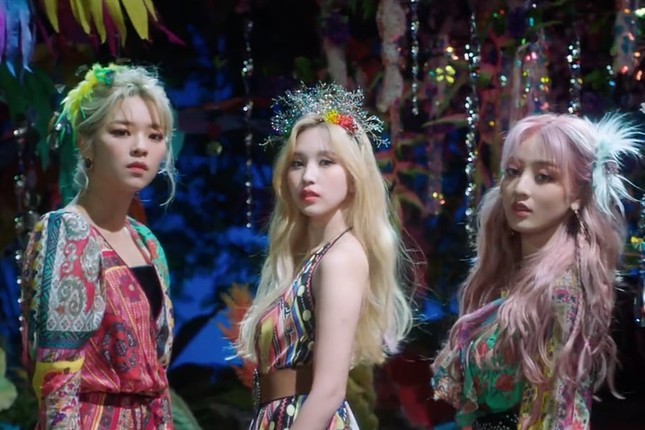 MV “More & More” của TWICE đã tạo ra tới 7 xu hướng thời trang mới cho mùa Hè ảnh 7