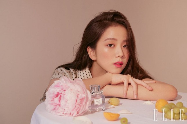 Ngắm Jisoo (BLACKPINK) trên ELLE Hàn để hiểu thế nào là đẳng cấp visual “siêu thực“ ảnh 3