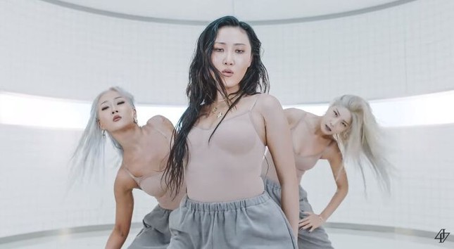 Top 3 MV idol nữ có trang phục đẹp nhất nửa đầu năm 2020 gọi tên BLACKPINK, còn ai nữa? ảnh 1