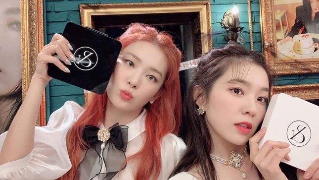 Tạo hình của Irene (Red Velvet) trong buổi live mới nhất giống hệt IU trong Hotel Del Luna ảnh 1