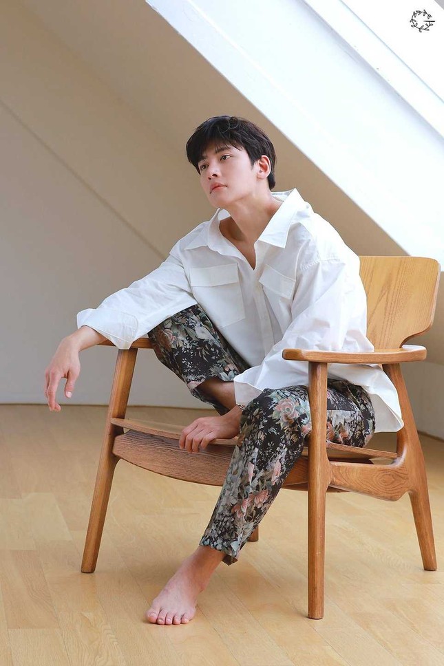 Loạt ảnh hậu trường của Ji Chang Wook khiến fangirl “lịm tim” vì visual quá đỉnh cao ảnh 4