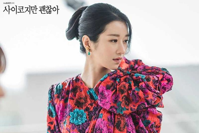 8 bộ trang phục trong “Điên Thì Có Sao” giúp Seo Ye Ji trở thành biểu tượng thời trang mới ảnh 1