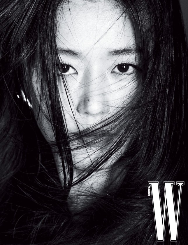 “Mợ chảnh” Jun Ji Hyun thần thái trên bìa W tháng 8, chia sẻ nội dung drama sắp tới ảnh 1