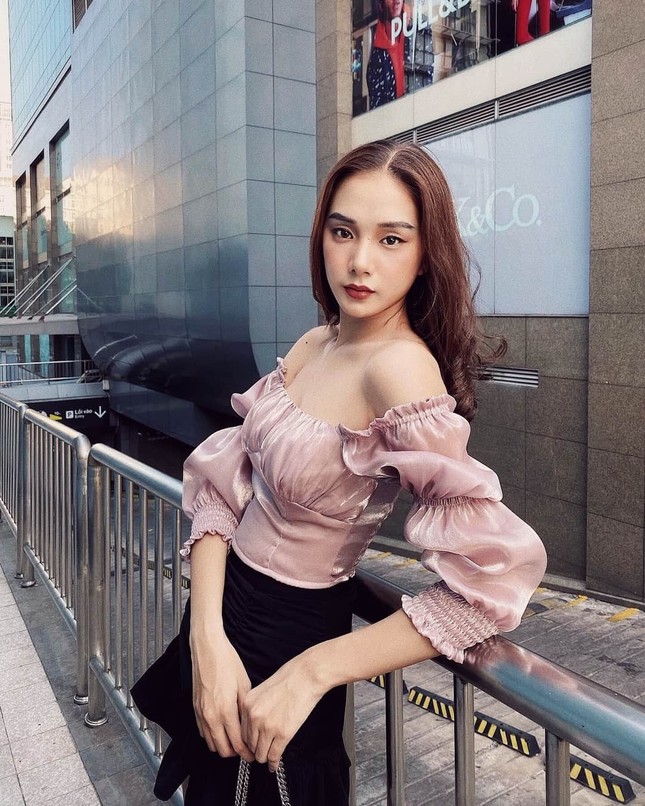 Ứng viên 2K1 của Hoa Hậu Việt Nam sở hữu gương mặt giống nữ chính “Chiếc Lá Cuốn Bay“ ảnh 3