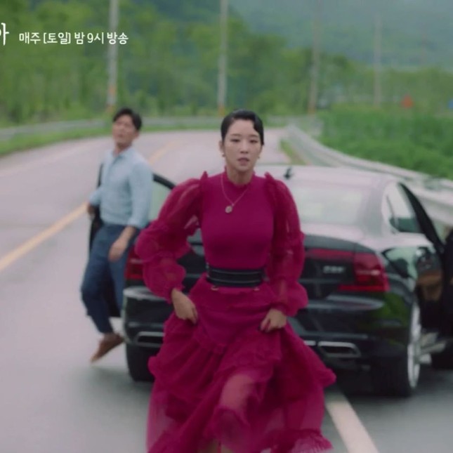 Ngắm những set đồ tiền tỉ được Seo Ye Ji dùng trong hai tập mới “Điên Thì Có Sao“ ảnh 12