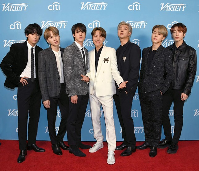 Stylist nhà Big Hit rất nhiều lần dường như quên mất j-hope cũng là một thành viên của BTS ảnh 1