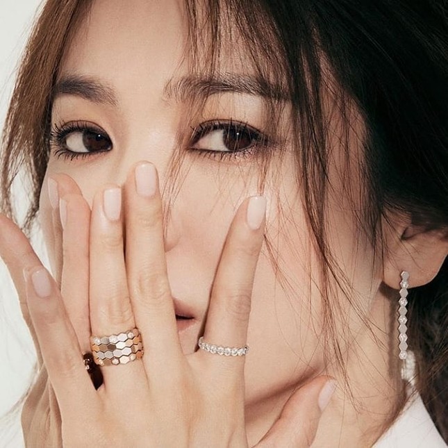 Song Hye Kyo nhận “bão” lời khen với bộ ảnh xinh đẹp ngọt ngào trên tạp chí W Hàn ảnh 1