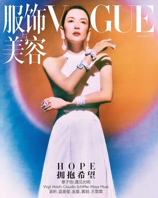 Đeo bộ trang sức gần 2 ngàn tỉ lên bìa VOGUE, Chương Tử Di vẫn bị netizen Trung chê bai ảnh 1