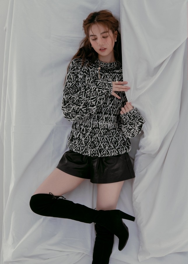 Ngọc Trinh mặc kín đáo vẫn xinh đẹp, visual không hề kém cạnh khi bắt chước Song Hye Kyo ảnh 5