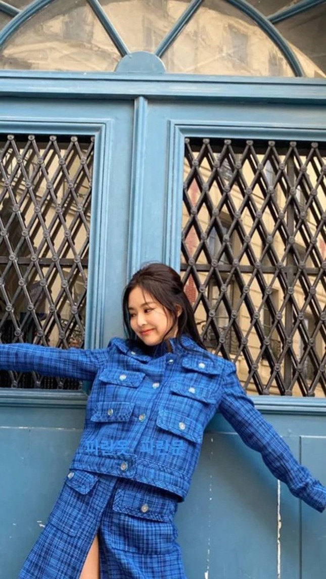 Đụng hàng Jennie, Lisa, Irene, YoonA, “chị đẹp” Son Ye Jin được khen hay bị chê nhiều hơn? ảnh 2