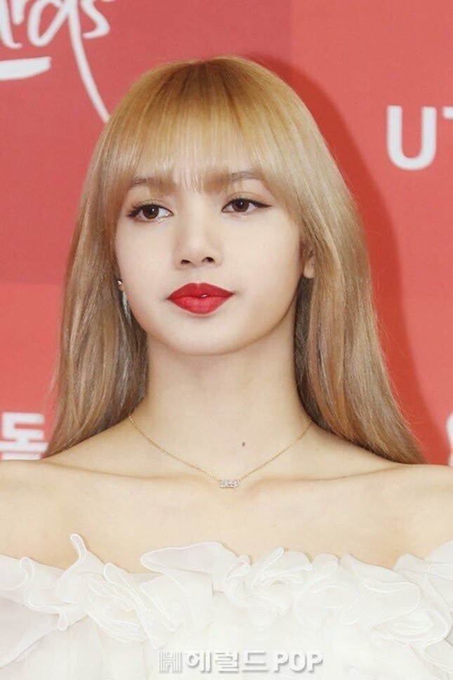 Muốn biết xương quai xanh đẹp “như trong truyền thuyết” là thế nào, cứ ngắm những idol này ảnh 6