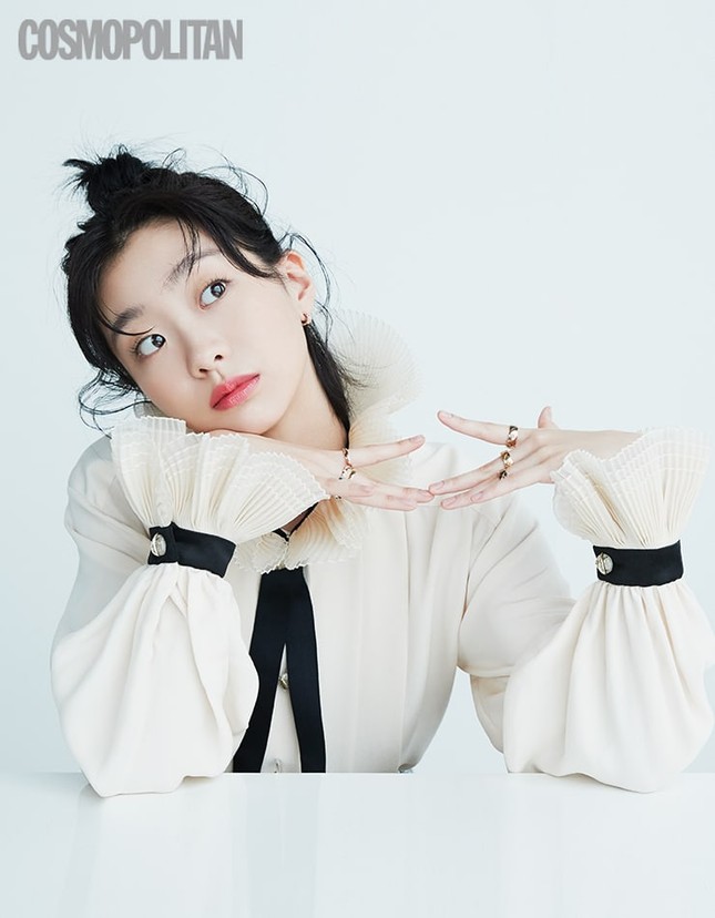 Kim Da Mi mặc toàn đồ Chanel trong bộ ảnh mới, gửi lời nhắn quý giá tới các cô gái U30 ảnh 3