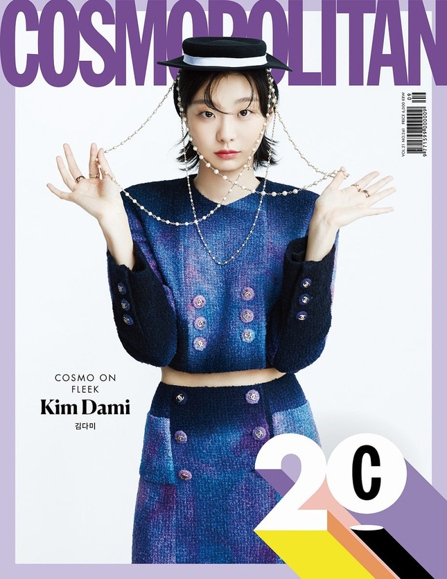 Kim Da Mi mặc toàn đồ Chanel trong bộ ảnh mới, gửi lời nhắn quý giá tới các cô gái U30 ảnh 1