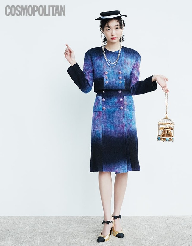 Kim Da Mi mặc toàn đồ Chanel trong bộ ảnh mới, gửi lời nhắn quý giá tới các cô gái U30 ảnh 2