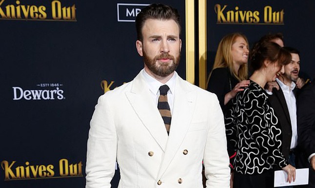 Netizen kêu gọi tôn trọng quyền riêng tư sau sự cố ảnh nhạy cảm của “Captain” Chris Evans ảnh 1
