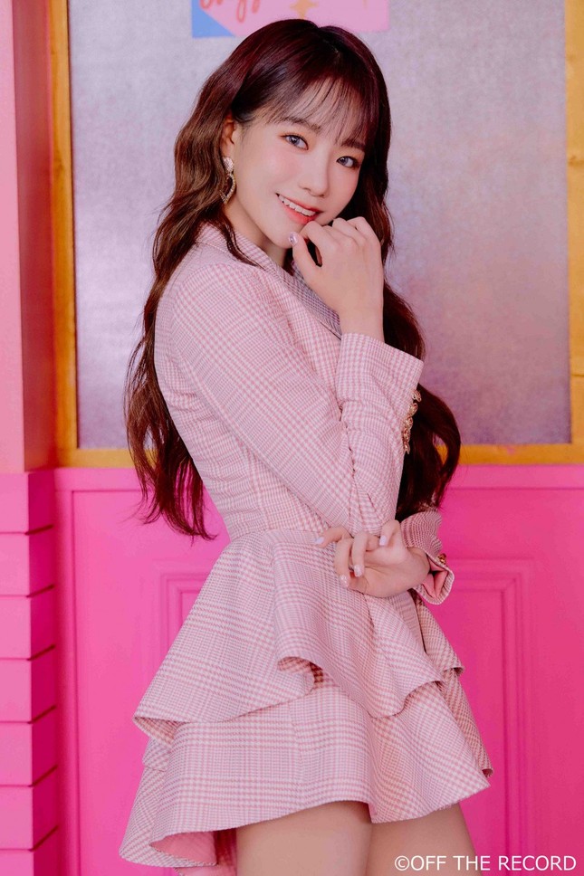 IZ*ONE bị chê ăn mặc "bảo thủ, thiếu trẻ trung" trong loạt ảnh nhá hàng cho album mới ảnh 6
