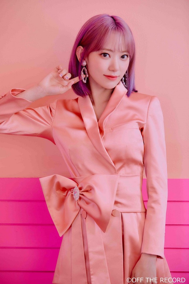 IZ*ONE bị chê ăn mặc "bảo thủ, thiếu trẻ trung" trong loạt ảnh nhá hàng cho album mới ảnh 1