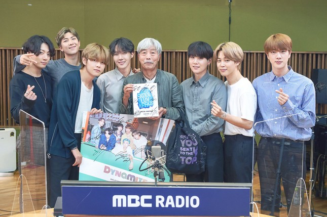 Biểu cảm “hoảng hốt tột độ” siêu buồn cười của V BTS trở thành đề tài hot của netizen Hàn ảnh 1