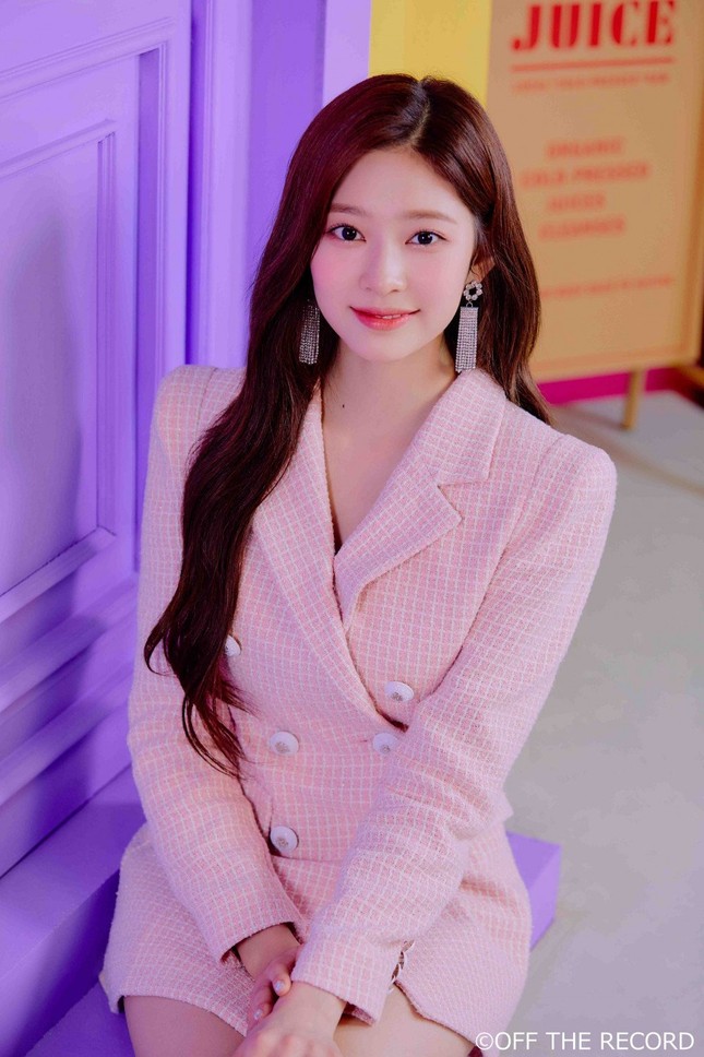 IZ*ONE bị chê ăn mặc "bảo thủ, thiếu trẻ trung" trong loạt ảnh nhá hàng cho album mới ảnh 9