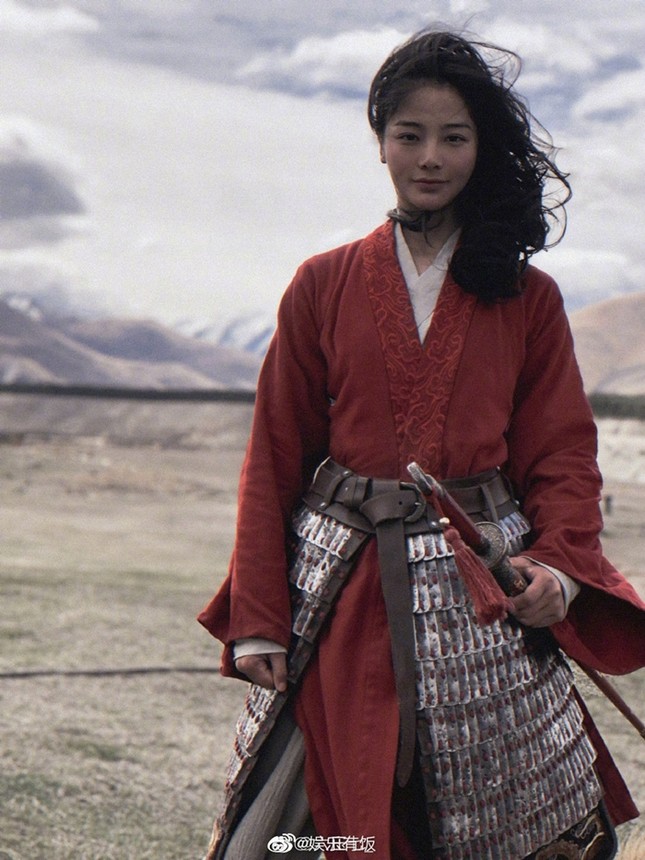 Diễn viên đóng thế Lưu Diệc Phi trong “Mulan” bất ngờ được netizen Trung hết lời khen ngợi ảnh 1
