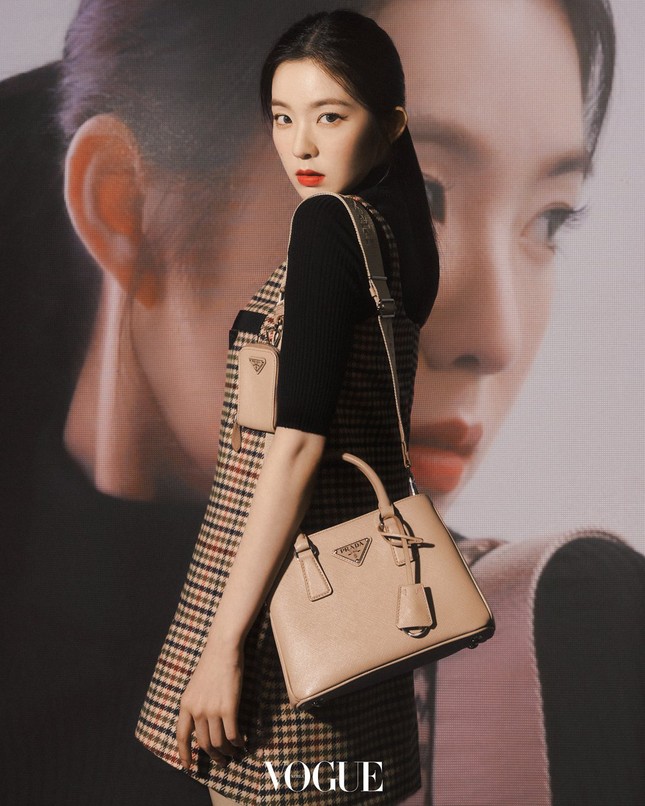 Vì sao netizen Hàn tranh cãi việc Irene và Chanyeol làm đại sứ thương hiệu cho Prada? ảnh 5