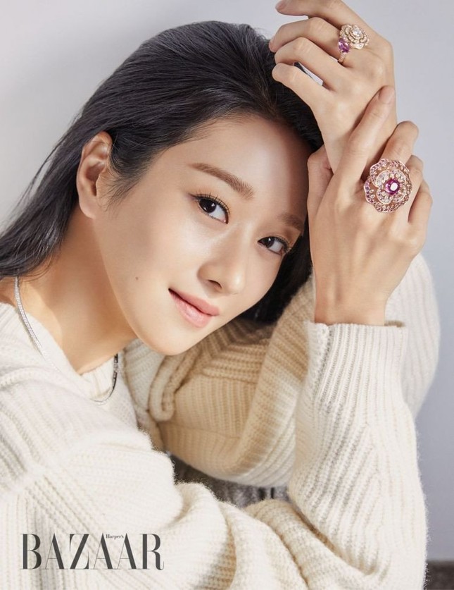 Seo Ye Ji khiến fan lo lắng vì thân hình “da bọc xương” trên Harper's BAZAAR Hàn ảnh 4