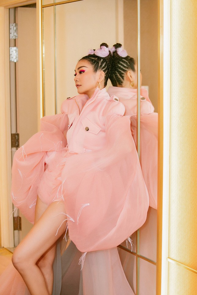 Thanh Hằng trẻ trung và cá tính trên sàn catwalk, khẳng định đẳng cấp “chị đại" ảnh 5