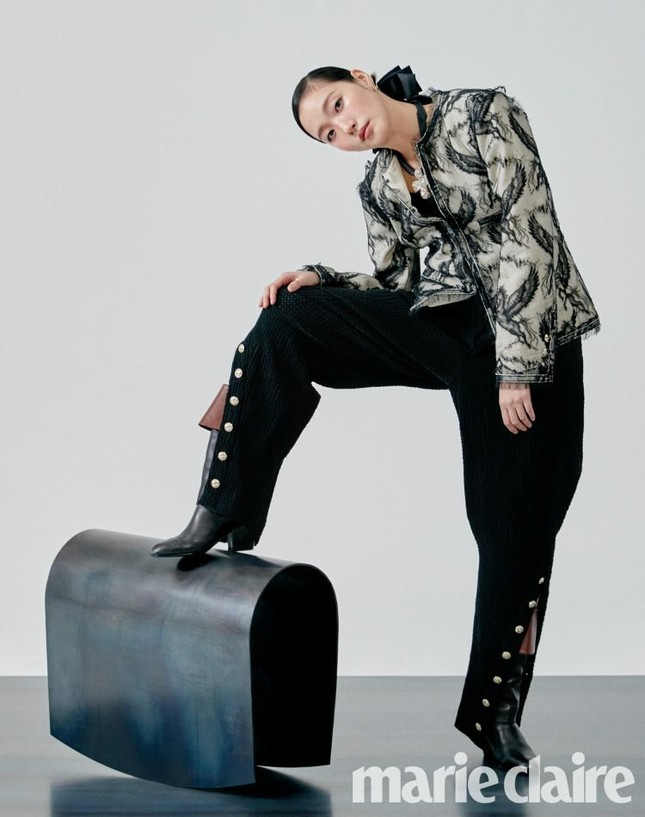 Ngắm trọn bộ hình ấn tượng của Kim Go Eun cùng chú ngựa Maximus (Quân Vương Bất Diệt) ảnh 7