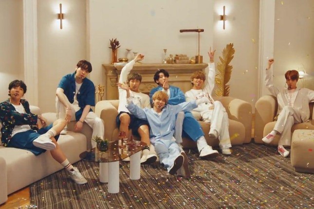 Vì màn trình diễn này mà netizen Hàn đồng loạt phong BTS là “đại sứ thương hiệu” hanbok ảnh 3