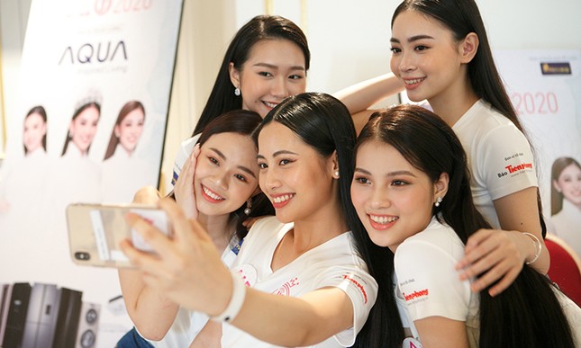 Top 60 Hoa Hậu Việt Nam 2020: Tập luyện hết mình, “selfie” nhiệt tình! ảnh 6