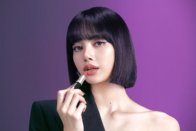 Lisa BLACKPINK trở thành đại sứ của thương hiệu mỹ phẩm bình dân nổi tiếng toàn cầu ảnh 1