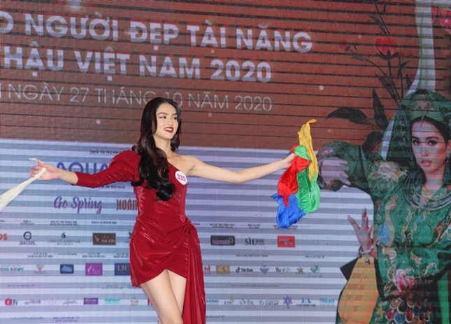 Top 35 Hoa Hậu Việt Nam 2020 trình diễn nhiều sở trường ấn tượng trong phần thi Tài năng ảnh 5