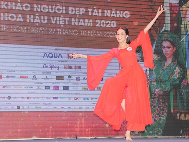 Top 35 Hoa Hậu Việt Nam 2020 trình diễn nhiều sở trường ấn tượng trong phần thi Tài năng ảnh 8