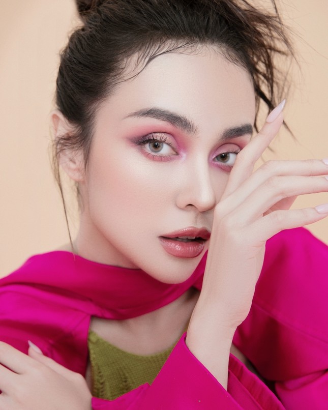 MLee khoe bộ ảnh thời trang cực chất như siêu mẫu quốc tế, mặc kín bưng vẫn nóng 100 độ ảnh 1