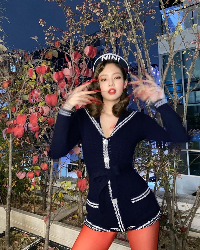 Netizen khen Jennie (BLACKPINK) quá cao tay khi biến tấu trang phục Halloween ảnh 1