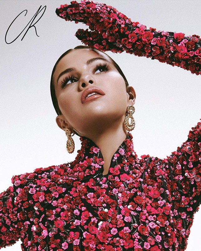 Selena Gomez khoe body cực phẩm như siêu mẫu trên bìa “mở hàng” tạp chí CR bản Trung ảnh 3