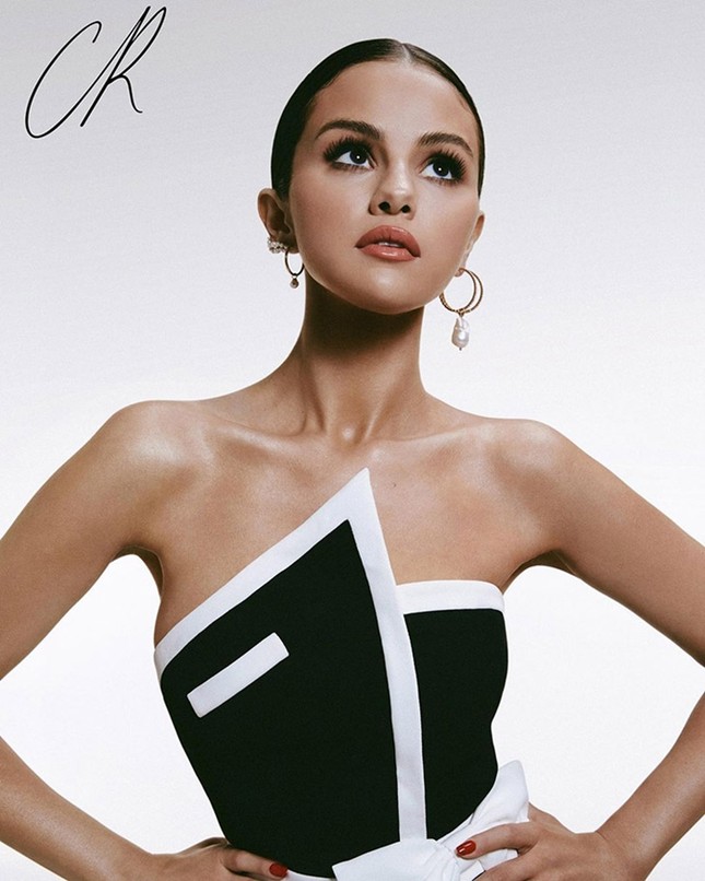 Selena Gomez khoe body cực phẩm như siêu mẫu trên bìa “mở hàng” tạp chí CR bản Trung ảnh 8