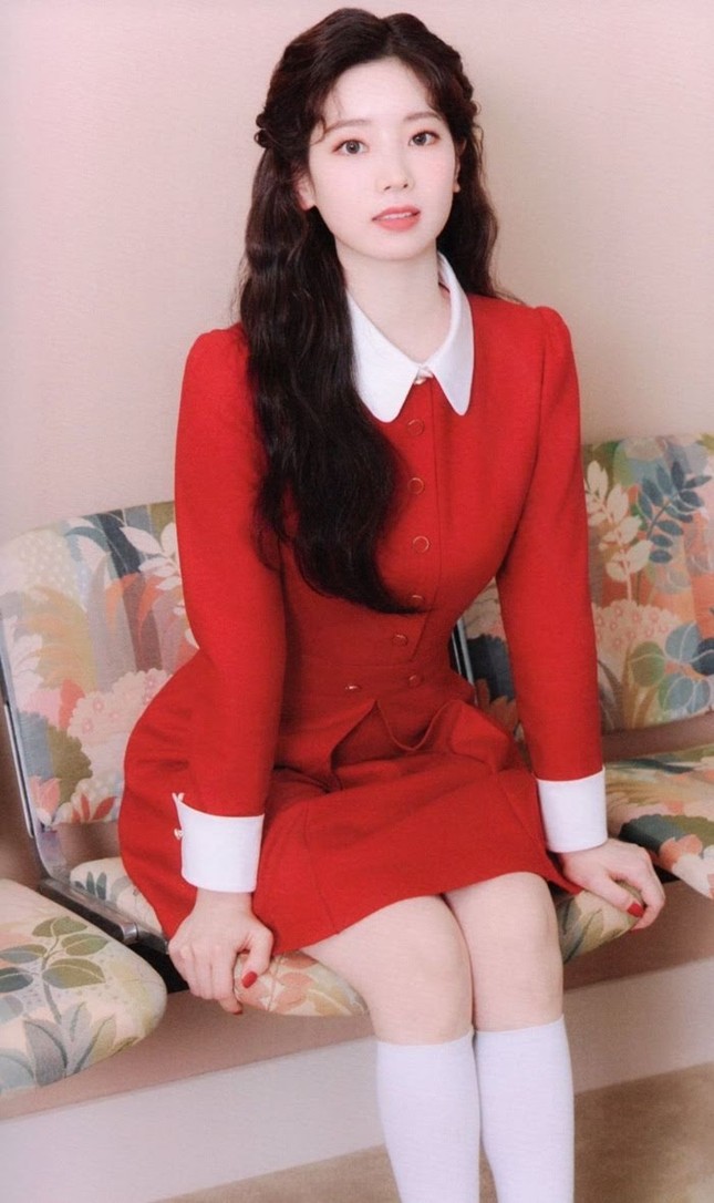 Netizen Hàn năn nỉ stylist cho TWICE “bê” trang phục album phiên bản Retro lên sân khấu ảnh 22