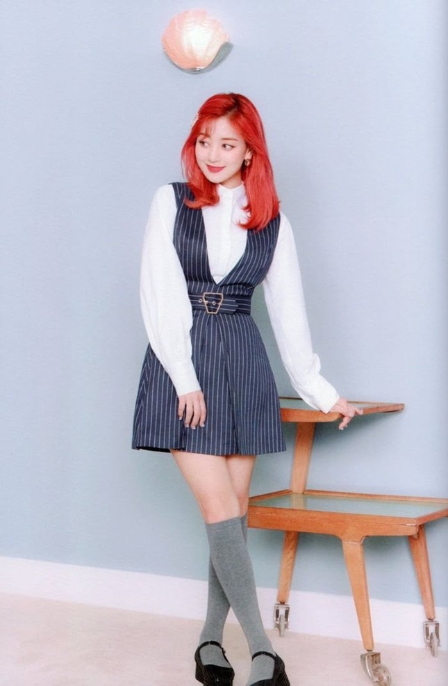 Netizen Hàn năn nỉ stylist cho TWICE “bê” trang phục album phiên bản Retro lên sân khấu ảnh 17